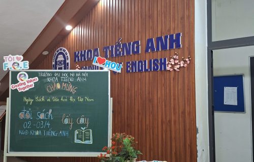 Nhộn nhịp ngày hội đổi sách lấy cây xanh của Khoa Tiếng Anh